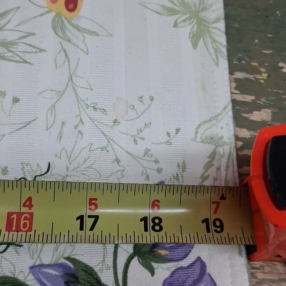 4 Reversible‎ Design Placemats 30 x 43